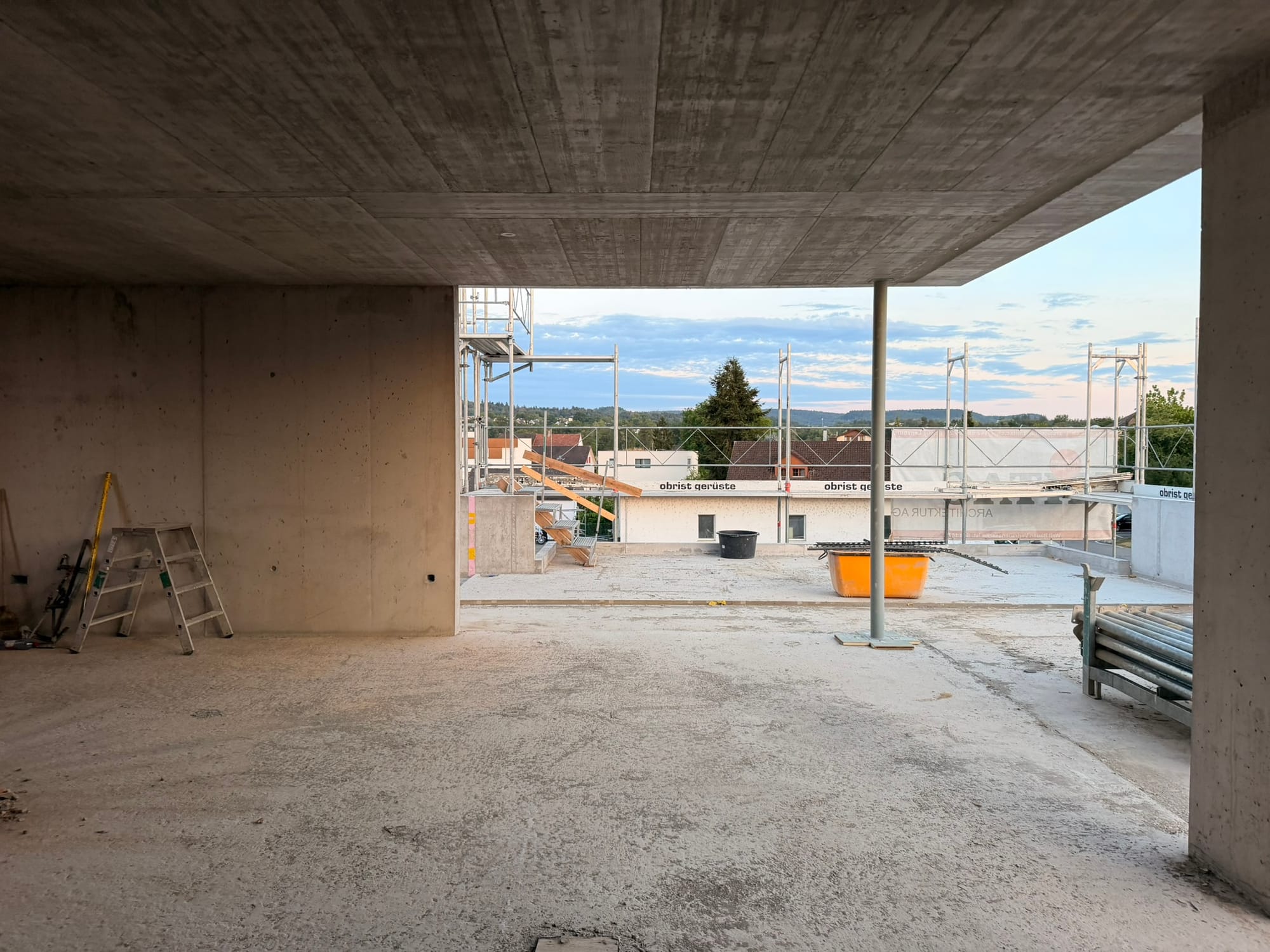 Abendlicht auf der Attika-Terrasse, Dorfstrasse Böttstein – Visualisierung