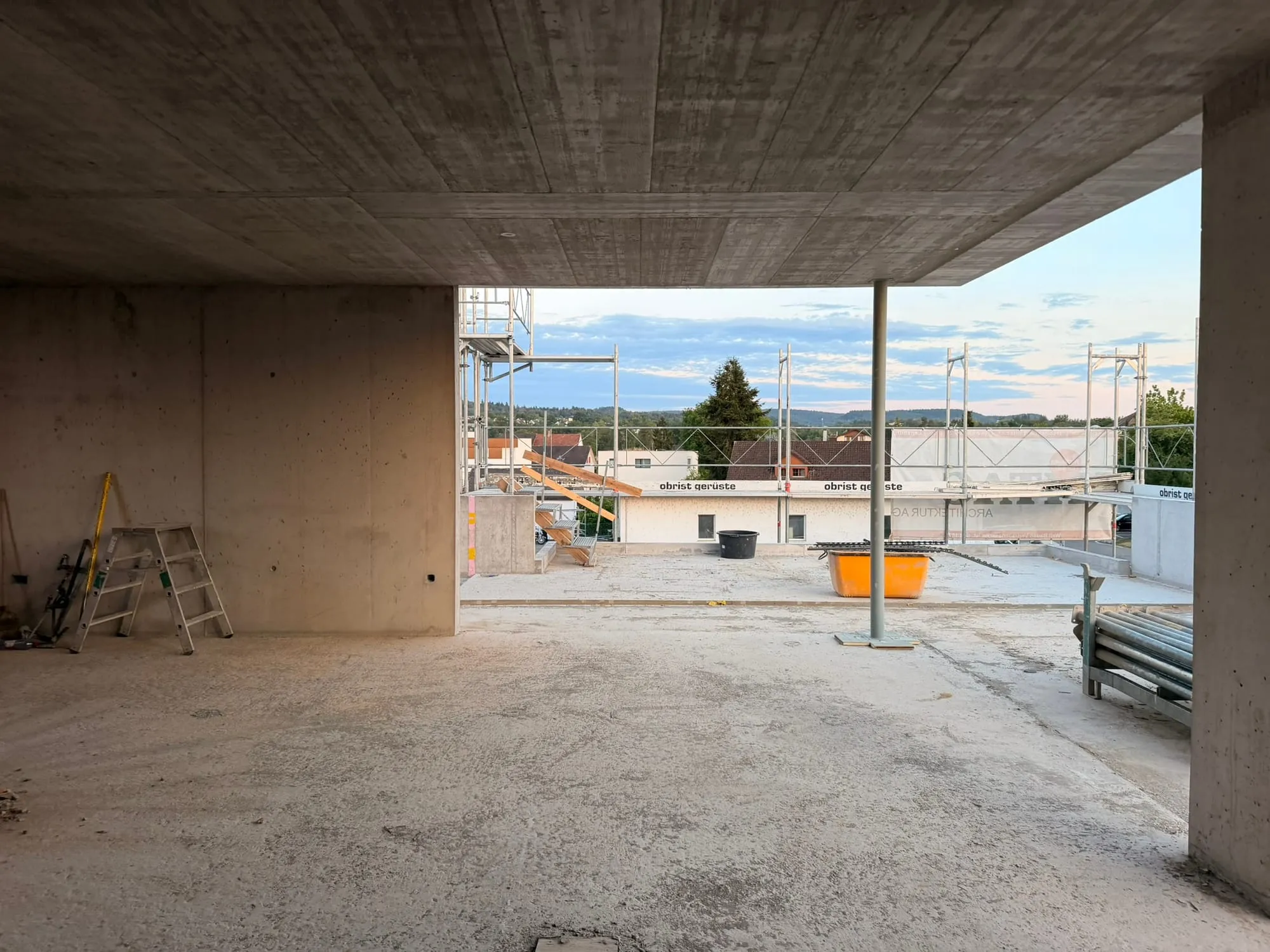 Abendlicht auf der Attika-Terrasse, Dorfstrasse Böttstein – Visualisierung